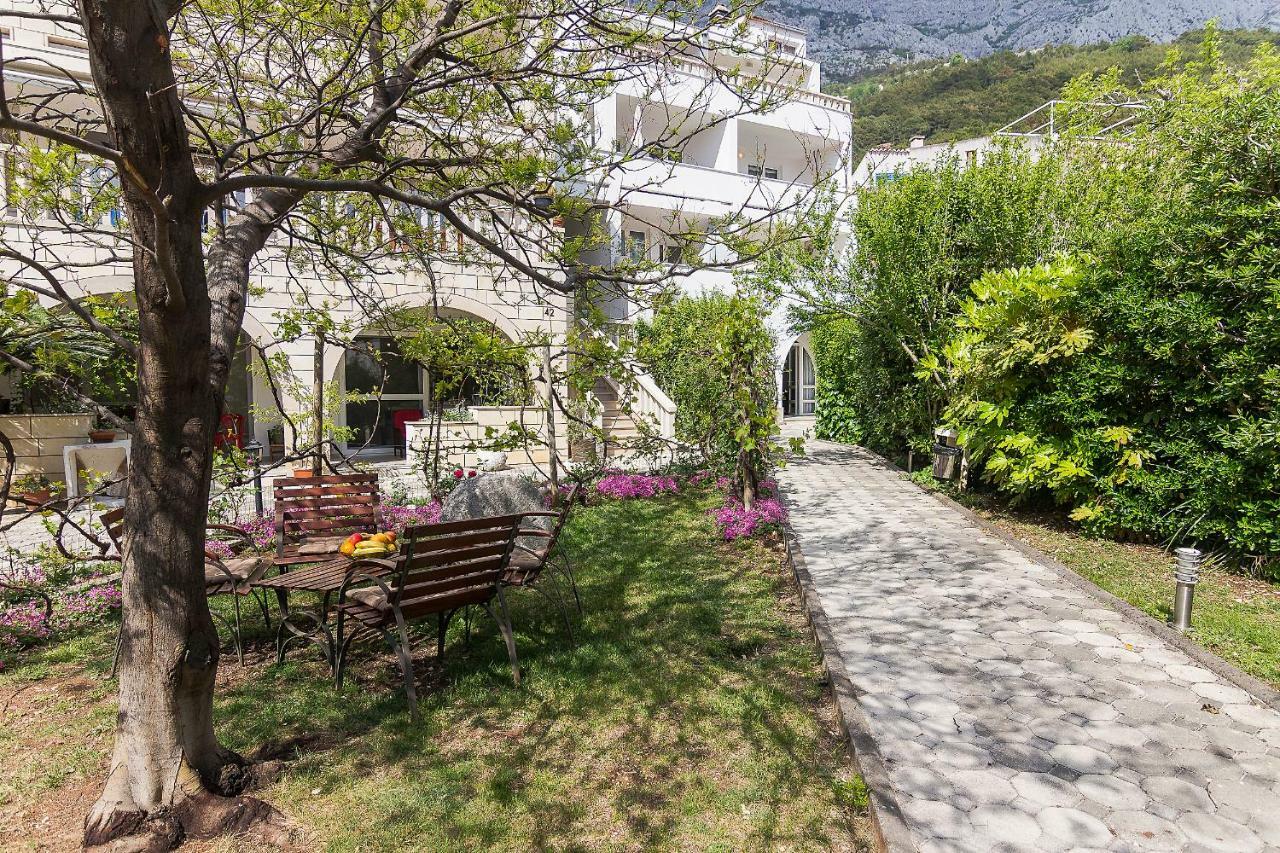 Apartments Villa Mili Brela Exterior photo